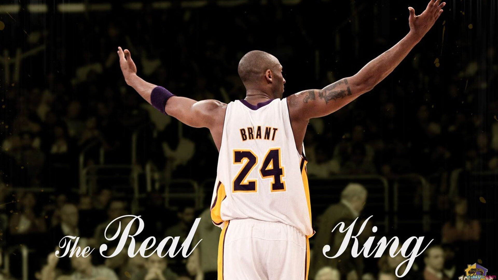 詹姆斯赛后接受媒体采访微笑回应,听听詹姆斯赛后的发言, 绝对是听到了球迷的心声